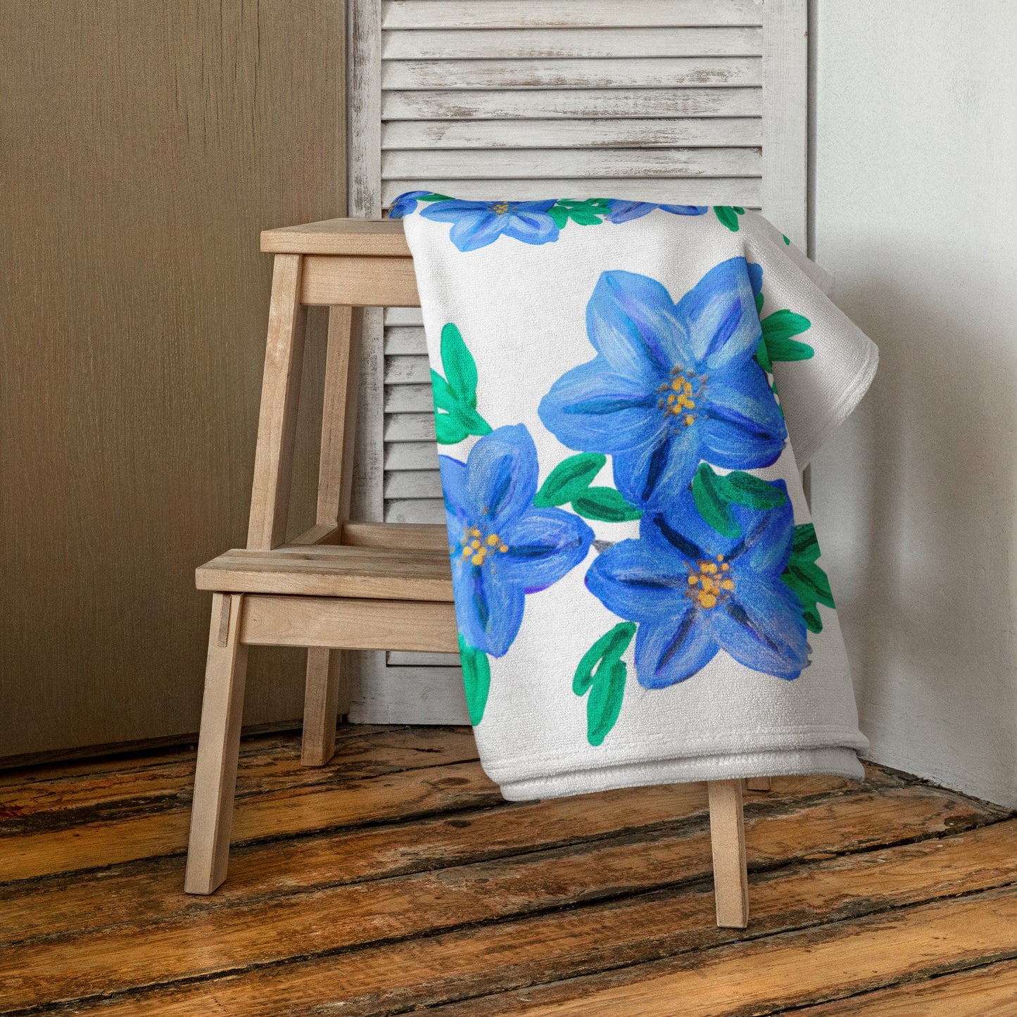 Blue floral towel,fall towels,bath towels,botanical towels,housewares,decor,kids bath towels,beach towels,guest towels,gym towels,pool towel