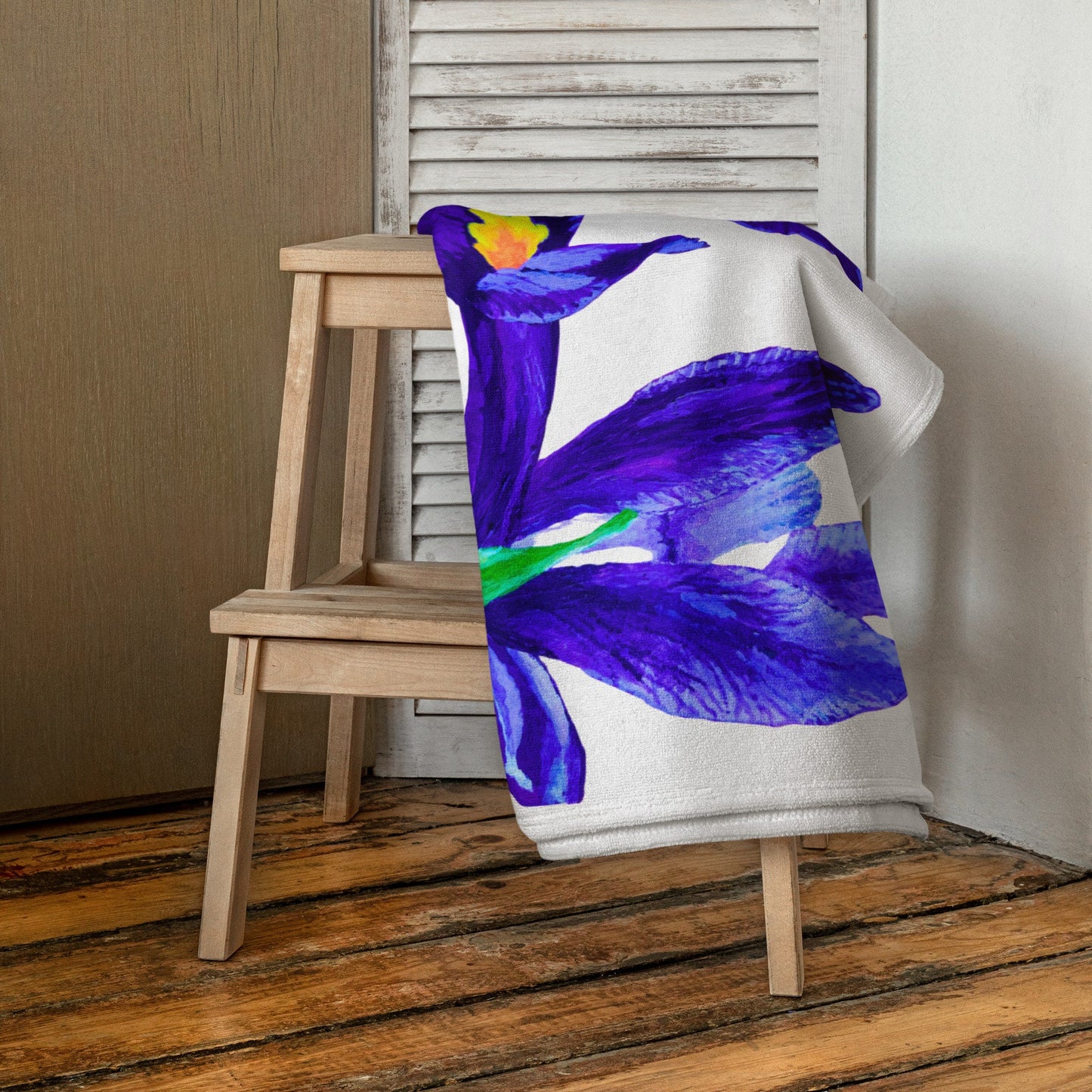 Iris floral towel,fall towels,bath towel,botanical towel,housewares,decor,beach towel,guest towels,kids bath towels,gym towel,vacation towel