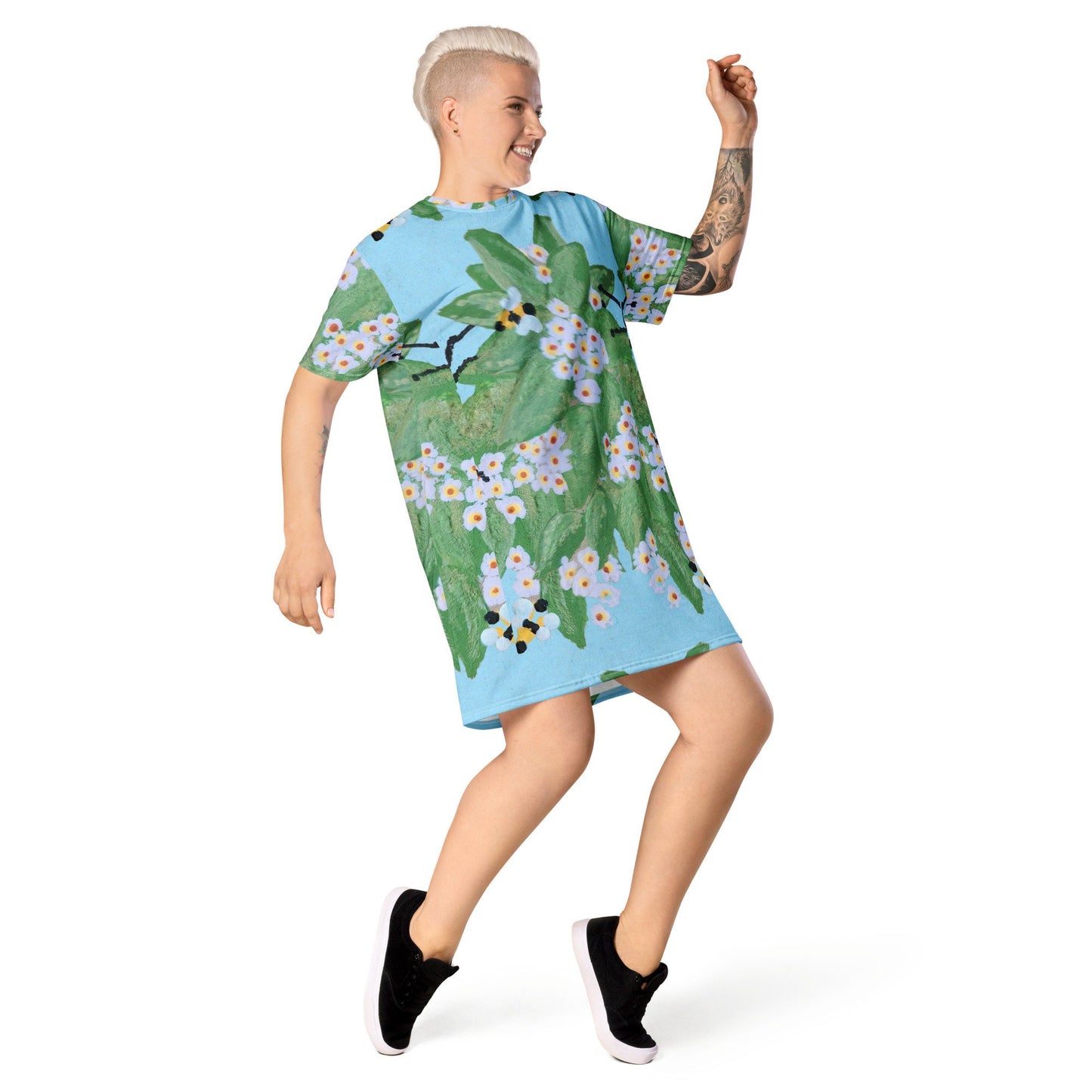 Floral Bees on Light Blue T-shirt Dress, Casual Botanical Spring Outfit, Colorful Nightgown