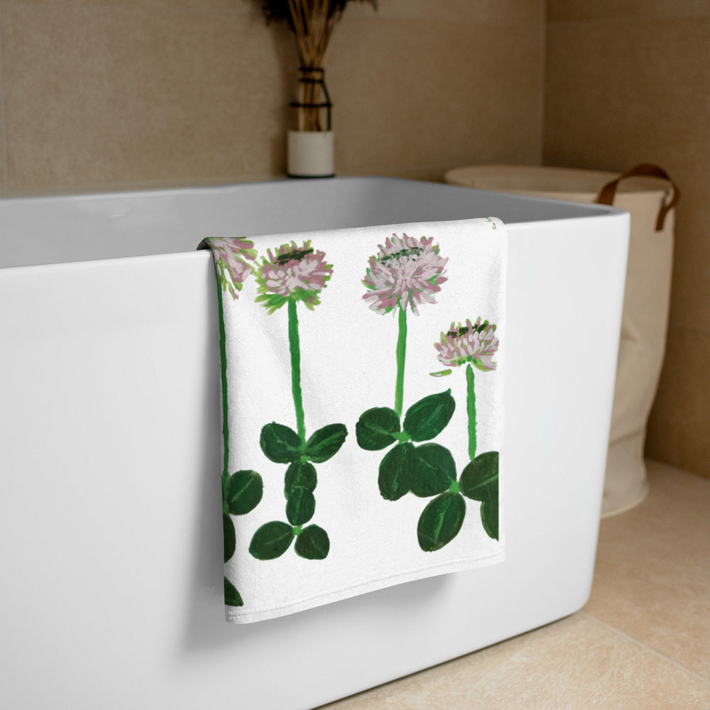 White Clover floral towel,fall towels,bath towels,housewares,decor,guest towels,botanical towels,kids bath towels,beach towels,gym towels